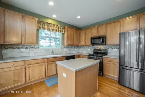 2800 Edgewater Dr, Elgin, IL 60124 photo 13