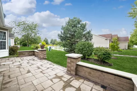 2800 Edgewater Dr, Elgin, IL 60124 photo 5