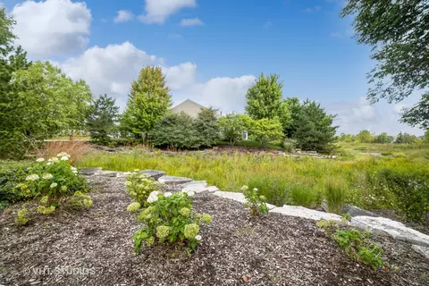 2800 Edgewater Dr, Elgin, IL 60124 photo 14