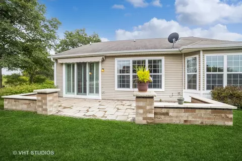 2800 Edgewater Dr, Elgin, IL 60124 photo 8