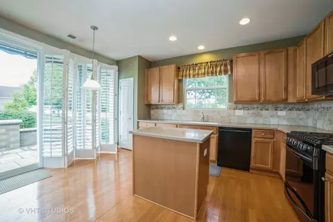 2800 Edgewater Dr, Elgin, IL 60124 photo 15