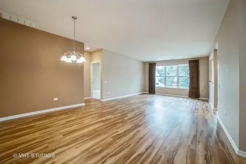 2800 Edgewater Dr, Elgin, IL 60124 photo 21