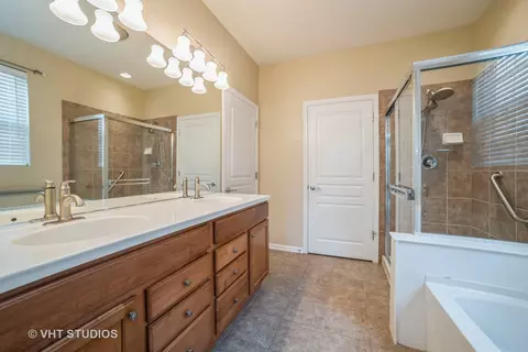 2800 Edgewater Dr, Elgin, IL 60124 photo 24