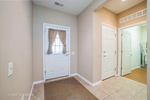 2800 Edgewater Dr, Elgin, IL 60124 photo 10