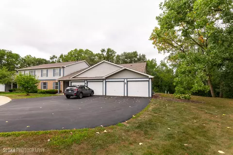 992 Langtry Ct #B, Elgin, IL 60120 photo 2
