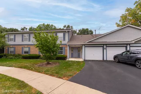 992 Langtry Ct #B, Elgin, IL 60120