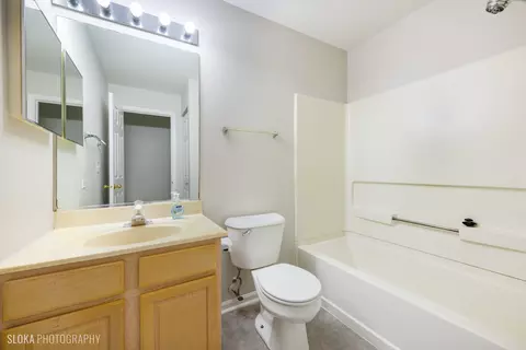 992 Langtry Ct #B, Elgin, IL 60120 photo 15