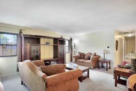 1006 Frank Dr, Champaign, IL 61821 photo 4