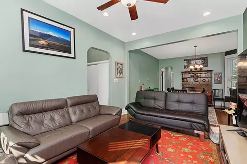 1310 W Cornelia Ave, Chicago, IL 60657 photo 11