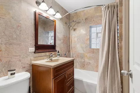 1310 W Cornelia Ave, Chicago, IL 60657 photo 25