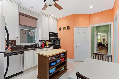 1310 W Cornelia Ave, Chicago, IL 60657 photo 17