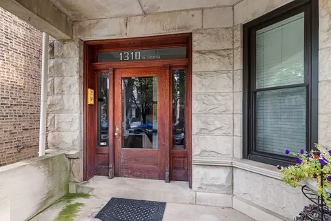 1310 W Cornelia Ave, Chicago, IL 60657 photo 3