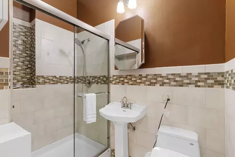 1310 W Cornelia Ave, Chicago, IL 60657 photo 9