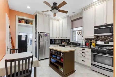 1310 W Cornelia Ave, Chicago, IL 60657 photo 16