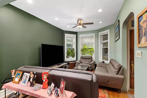 1310 W Cornelia Ave, Chicago, IL 60657 photo 10