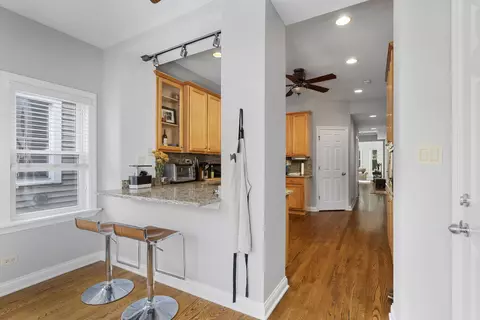 1310 W Cornelia Ave, Chicago, IL 60657 photo 29