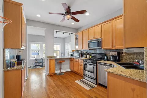 1310 W Cornelia Ave, Chicago, IL 60657 photo 31
