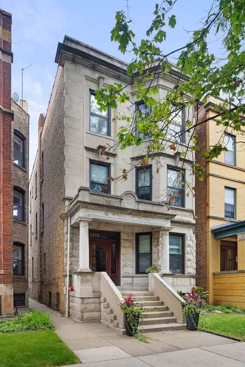 1310 W Cornelia Ave, Chicago, IL 60657 photo 2