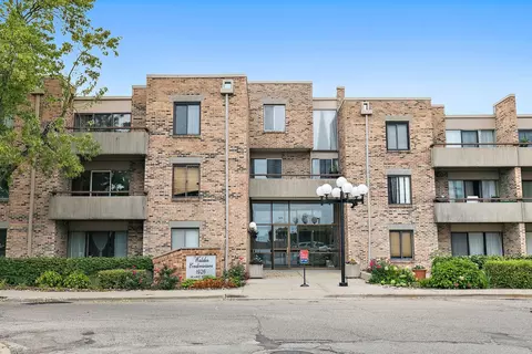 1926 Prairie Sq #202, Schaumburg, IL 60173