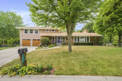 101 Hickory Ln, Morris, IL 60450