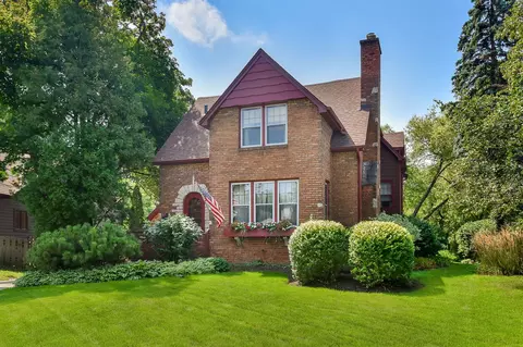 3 Circle Ave, Wheaton, IL 60187