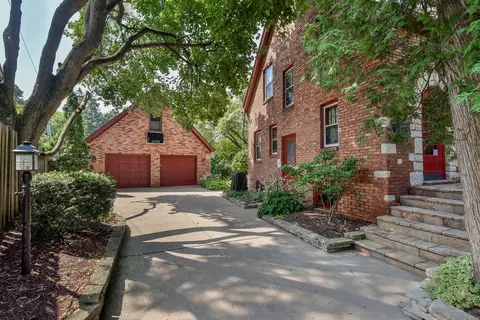 3 Circle Ave, Wheaton, IL 60187 photo 4