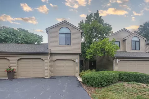 328 Indian Pt, Lake Barrington, IL 60010