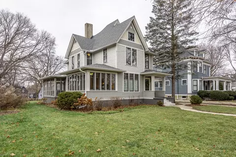 28 N Porter St, Elgin, IL 60120