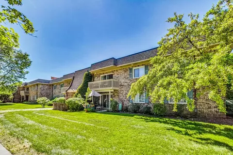 6 S114 Park Meadow Dr #7C, Naperville, IL 60540