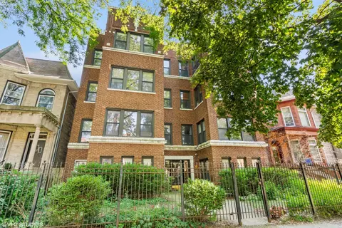 1311 W Pratt Blvd #3, Chicago, IL 60626