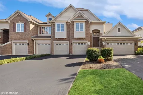 599 E Saddlebrook Ln, Vernon Hills, IL 60061