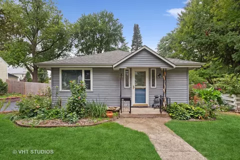 36 N Park St, Westmont, IL 60559