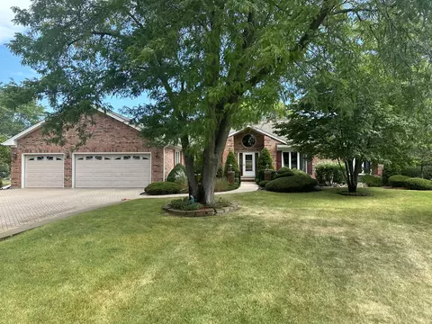 805 Essex St, Prospect Heights, IL 60070
