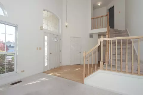 817 Seacrest Ln, Bartlett, IL 60103 photo 3