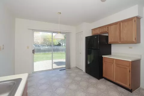 817 Seacrest Ln, Bartlett, IL 60103 photo 11