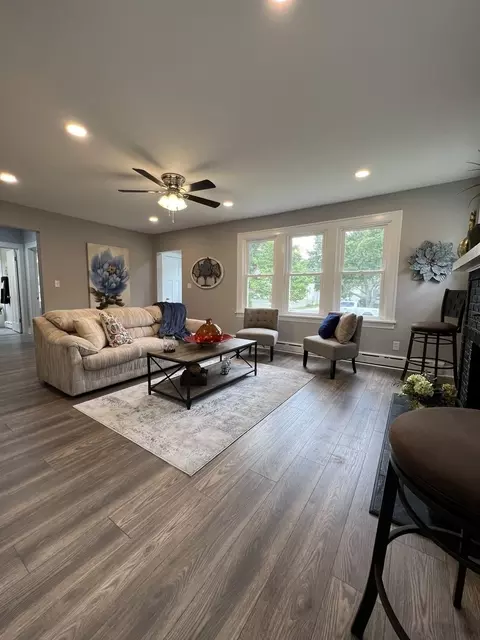 859 Bellevue Ave, Elgin, IL 60120 photo 5