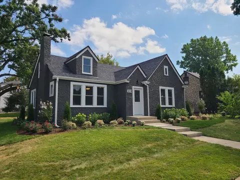 859 Bellevue Ave, Elgin, IL 60120