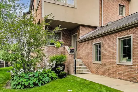 1842 Monroe Ave #1, Glenview, IL 60025