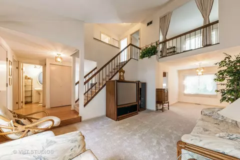 111 Chicory Ct, Rolling Meadows, IL 60008 photo 3