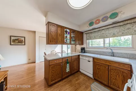 111 Chicory Ct, Rolling Meadows, IL 60008 photo 5