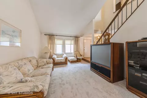 111 Chicory Ct, Rolling Meadows, IL 60008 photo 2
