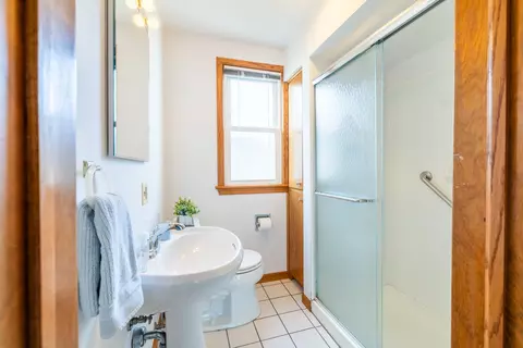 1069 Greenview Ave, Des Plaines, IL 60016 photo 11