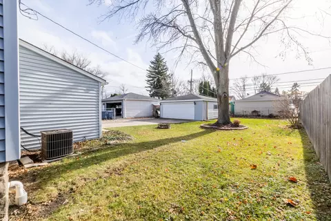 1069 Greenview Ave, Des Plaines, IL 60016 photo 6