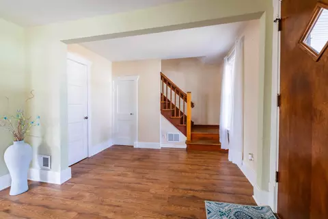 1069 Greenview Ave, Des Plaines, IL 60016 photo 17
