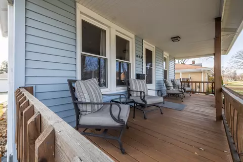 1069 Greenview Ave, Des Plaines, IL 60016 photo 4