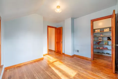 1069 Greenview Ave, Des Plaines, IL 60016 photo 24