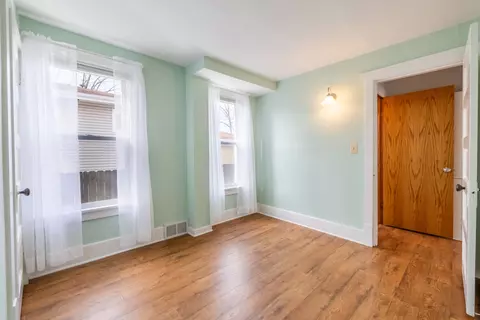 1069 Greenview Ave, Des Plaines, IL 60016 photo 12