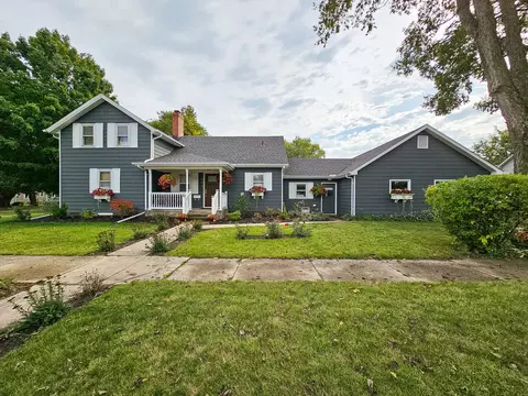 301 Adams St, Oregon, IL 61061