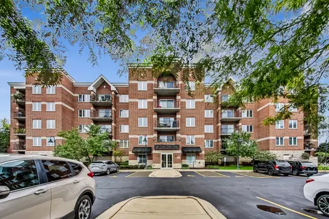 3401 N Carriageway Dr #404, Arlington Heights, IL 60004