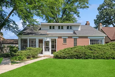 4 Smithwood Dr, Morton Grove, IL 60053